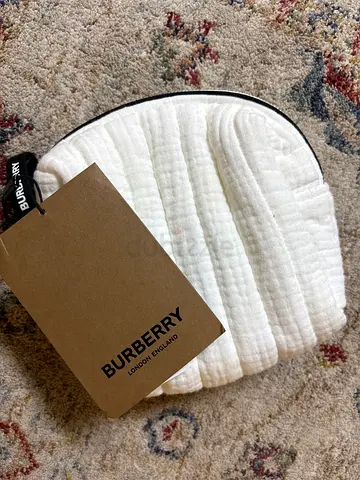 Burberry white quilted round hat / beret with tags - new