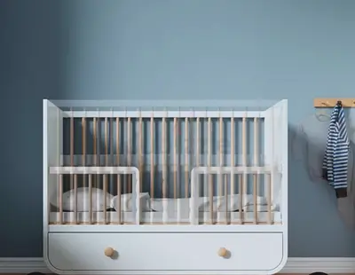 Wooden Baby Crib with Storage Drawer, Good Condition