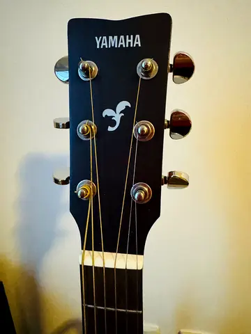 Yamaha Acoustic Guitar - perfect Condition with hard case