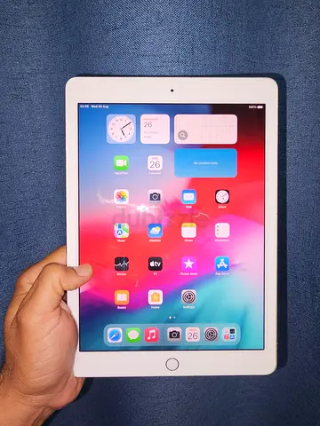 Ipad 9.7 6Th Gen with charger 32Gb Storage waterpack condition 10/8.5 fully Geniune 100% battery