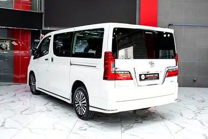 صورة 8 لـ 2023 Toyota GRANVIA