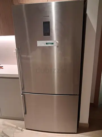 Siemens iq 700 refrigerator and bottom freezer