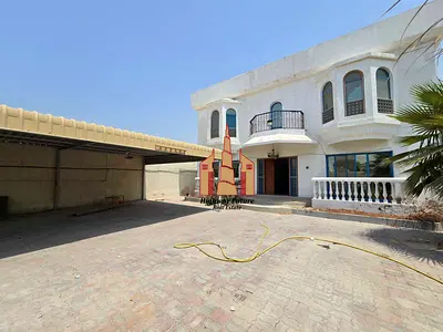 Big garden parking hall Majlis Maid room balcony 5 bedroom neat and clean villa siplit ac just 80k