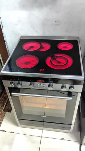 Siemens brand cooker electric size 60by60cm 4burnal very good condition and everything