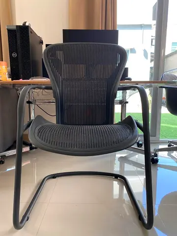 Herman Miller Aeron side chair / meeting