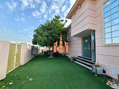 5bhk Hall majlis big yard parking corner commercial villa 2 gate 130k