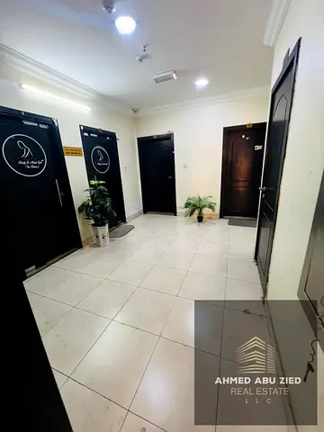 Beautiful and spacious 1BHK apartment featuring 1 bathroom, a balcony and split A/C. Full maintenance included throughout the lease, conveniently loca
