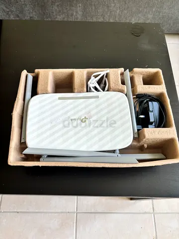TP-Link Wireless Router (4 Antennas) with Original Box and Cables