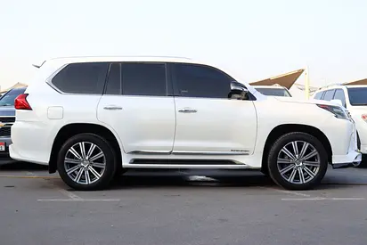 2017 Lexus LX-SERIES photo 4