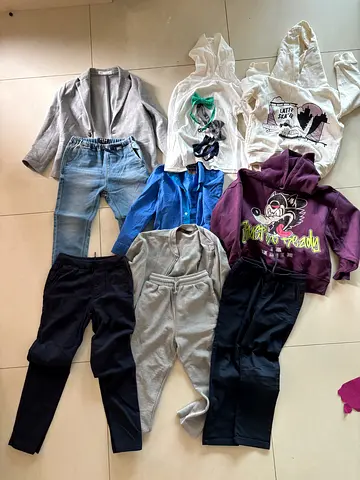 Mixed kids' clothing bundle - shirts, hoodies and pants (good condition), age 6-7