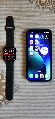Iphone 13 pro in excellent condition with Series 7 watch