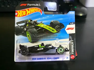 Hot Wheels Kick Sauber F1 Team Collector Car - New in Package