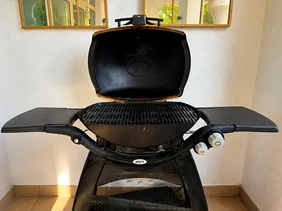 Weber portable gas BBQ grill with side shelves