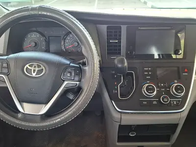 صورة 7 لـ 2015 Toyota SIENNA