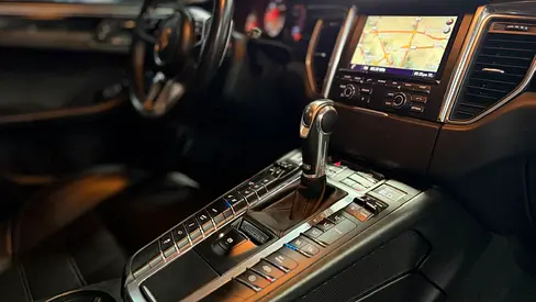 صورة 9 لـ 2016 Porsche MACAN