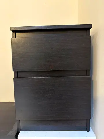 Dark wood 3-drawer bedside chest / nightstand
