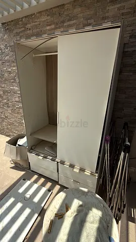 Damaged cupboard to give away (one sliding door broken)
