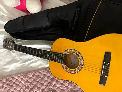 Unistar classical acoustic guitar with soft case - perfect condition