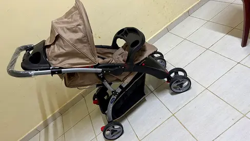 Lightweight beige standard baby stroller in good condition