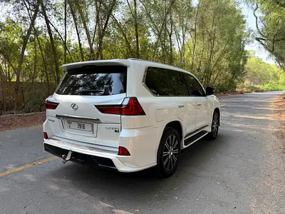 2020 Lexus LX-SERIES photo 2