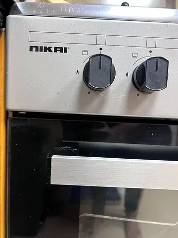 Nikai 4 burner cooking range with oven