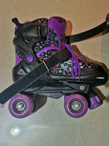 Girls Roller skates ( extendable from 27-32) + helmet