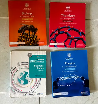 Cambridge IGCSE Coursebooks: Biology, Chemistry, Physics + Business Studies
