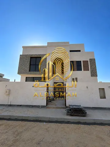 فيلا فاخره للبيع في الحوشيّ ضاحيه البديع بالشارقه تصميم شخصي وليس تجاري تشطيب ديلوكس