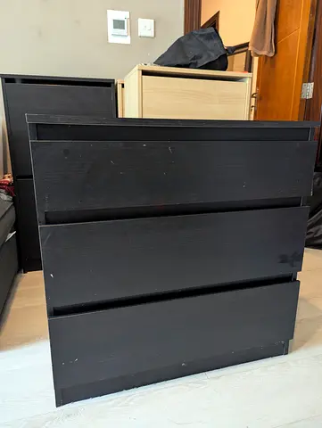 Chest of drawers