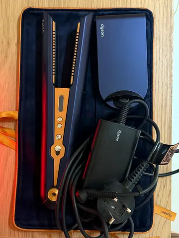 Dyson Hair Straighter + Travel case