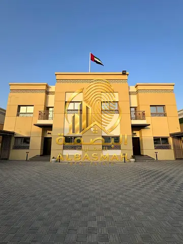 فيلا مفروشة بالكامل في جاردن سيتي الشارقه تشطيب عالي الجوده تملك حر للعرب