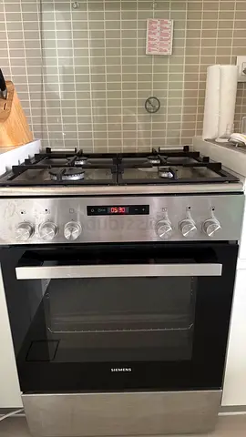Siemens Stainless Steel Gas Cooker with Oven - Well Maintained