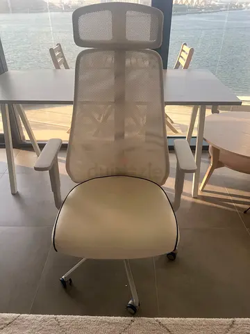White ergonomic mesh office chair with headrest - good condition (IKEA)