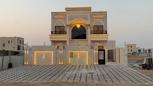 🏡 Luxury Classic Villa for Sale | Two Streets + Side Lane | Next to Mosque & Services | 5 Master B