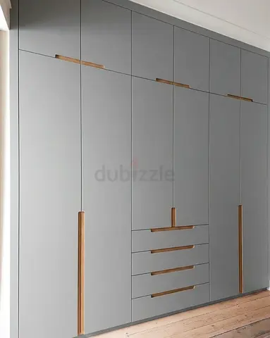 Built-in floor-to-ceiling wardrobe - neutral cream finish - Custom made wardrobe/Armoires
