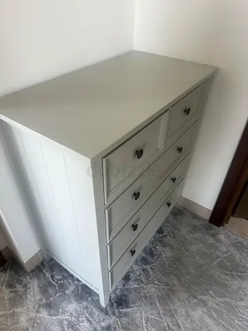 White/gray Dresser/Chest/Drawers