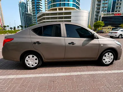 2015 Nissan SUNNY 照片 3