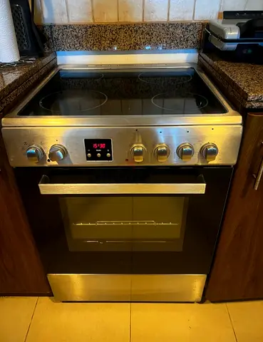 Whirlpool 4 Hobs full electric ceramic cooker Range size 60cm