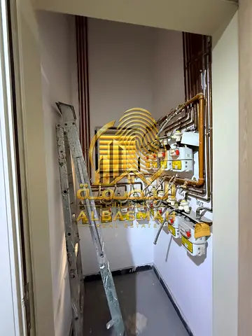🏢 للبيع بناية استثمارية في الحوشي – الشارقة