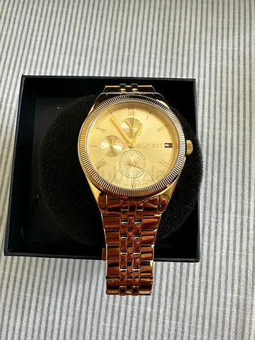 Tommy Hilfiger Gold-tone wristwatch with metal bracelet