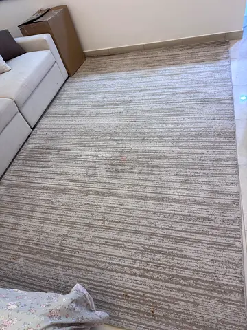 Light beige rug — 2 x 3 m