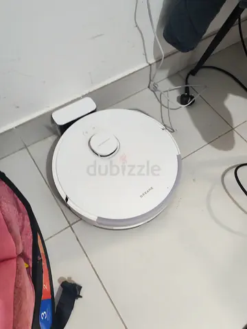 White Dreame robot vacuum cleaner - good working condition