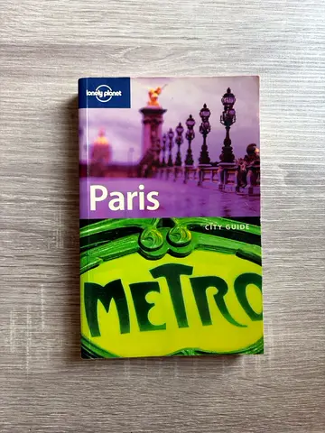 Lonely Planet Paris City Guide — Paperback Travel Guide