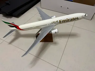 Emirates 1:100 Boeing 777-300ER