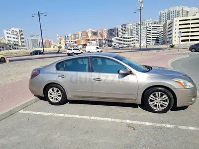 First owner altima 2012 GCC full option . 7500 .