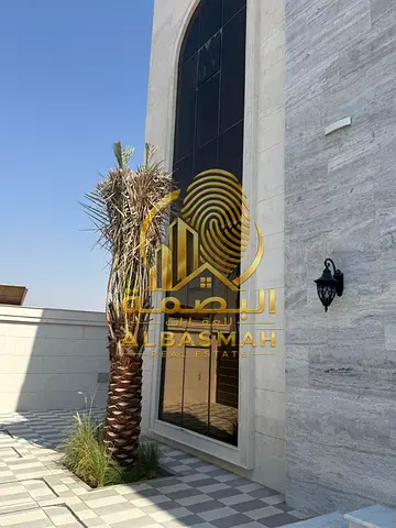 فيلتان فاخرتان للبيع في المزيرعة – الشارقة واجهة حجرية | على شارع 36 متر | مناسبة للسكن والاستثمار التجاري