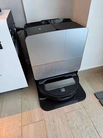 Roborock Z70 Robot Vacuum - excellent condition