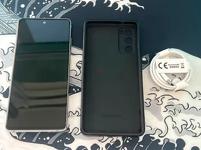 Samsung Galaxy S20 FE free case and charger - perfect condition