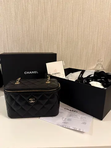 Authentic Chanel Vanity a chaine bag with Box and Papers