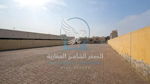 حوطة للإيجار في الصناعية 5 | 17,000 قدم | 270 ألف